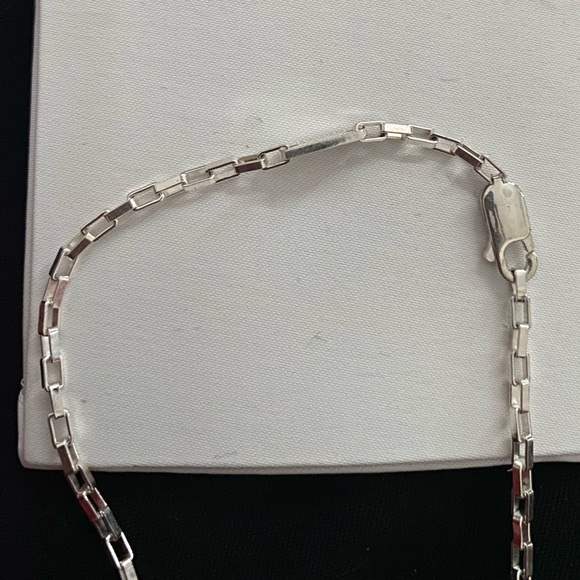 Brand New Authentic Gucci Rectangle Necklace - Picture 3 of 3